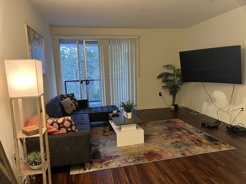 Beautiful Condo in Noho Art District