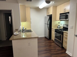 Fridge, microwave, oven, stovetop - Beautiful Condo in Noho Art District (North Hollywood)