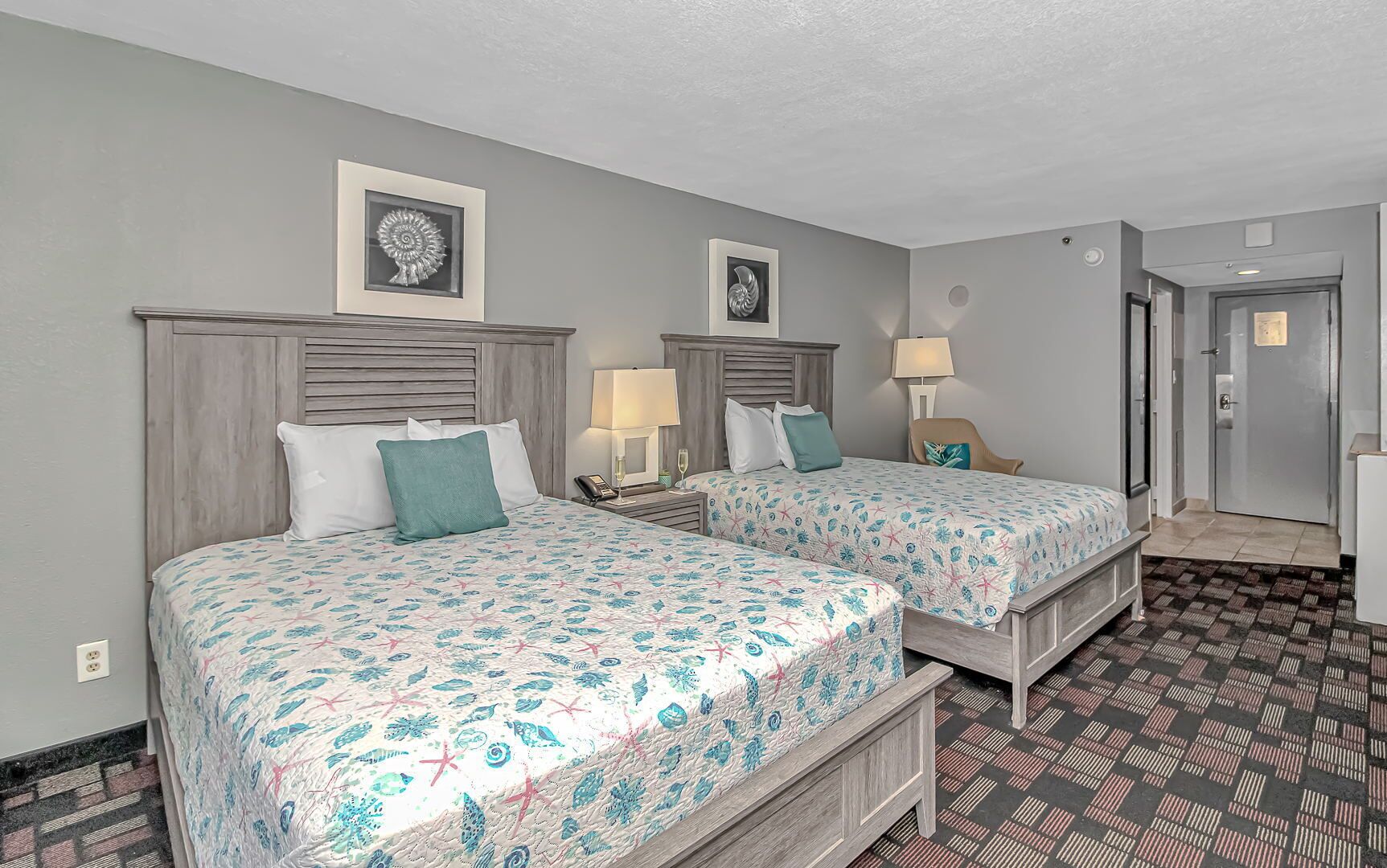 Angled Ocean View Studio with Ocean Views - Nicely Decorated!  Sun N Sand 1118 - Sleeps 4 guests