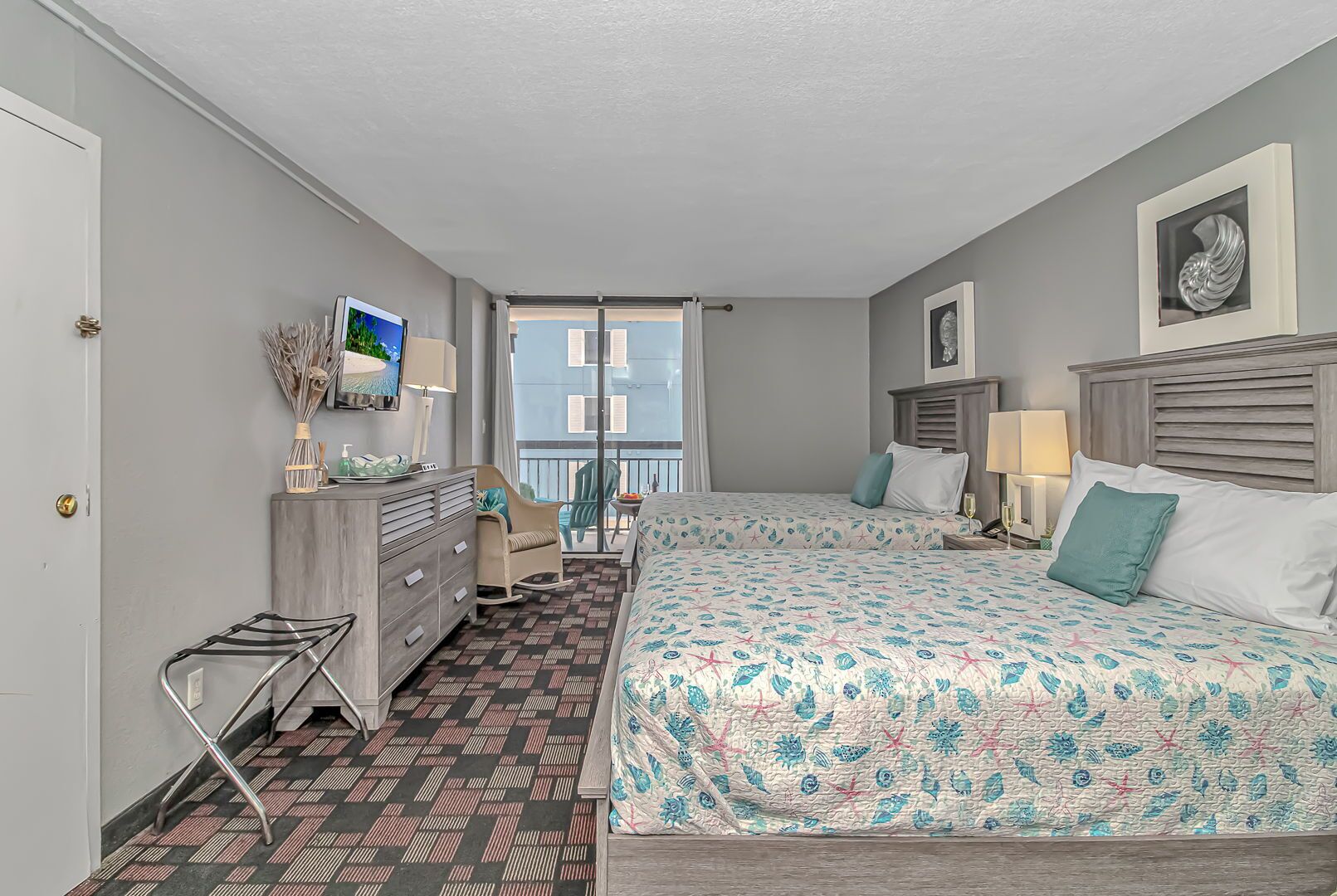 Angled Ocean View Studio with Ocean Views - Nicely Decorated!  Sun N Sand 1118 - Sleeps 4 guests