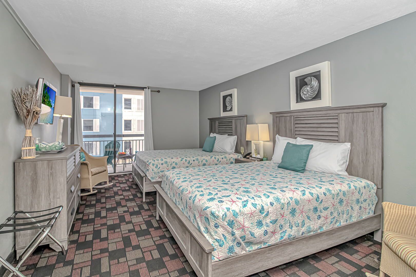 Angled Ocean View Studio with Ocean Views - Nicely Decorated!  Sun N Sand 1118 - Sleeps 4 guests