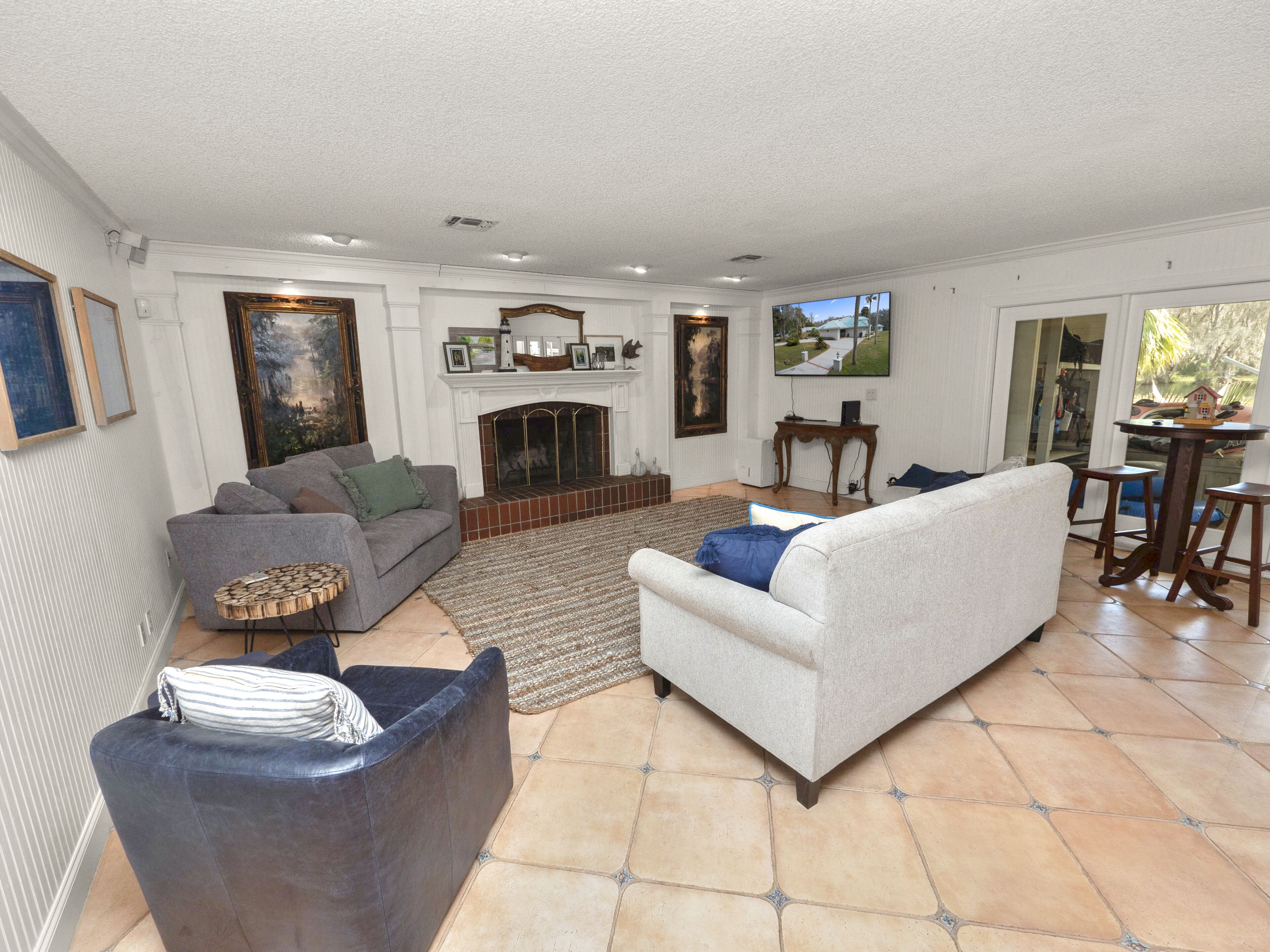 River Haven: Kayaks & Swimming on Rainbow River