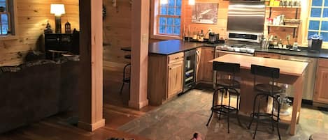 ثلاجة، ميكروويف، مستلزمات طهي/أطباق/أوعية