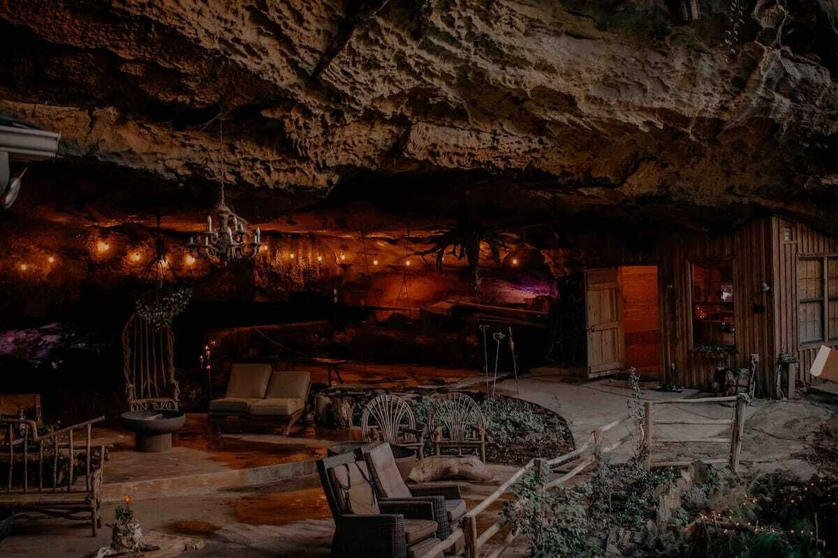 Lakefront Cave with Waterfalls,Firepits, and Outside Showers