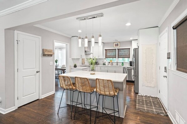 Interior - Spacious Luxurious Cozy Ranch Home - STRL-2022-00738 (Atlanta)