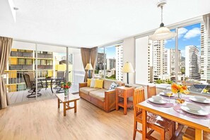Interior - 1 BR w/ Great City Views, 3 mins to Waikiki Beach! (Honolulu)