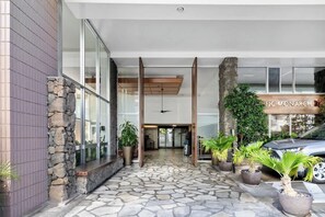 Exterior detail - 1 BR w/ Great City Views, 3 mins to Waikiki Beach! (Honolulu)