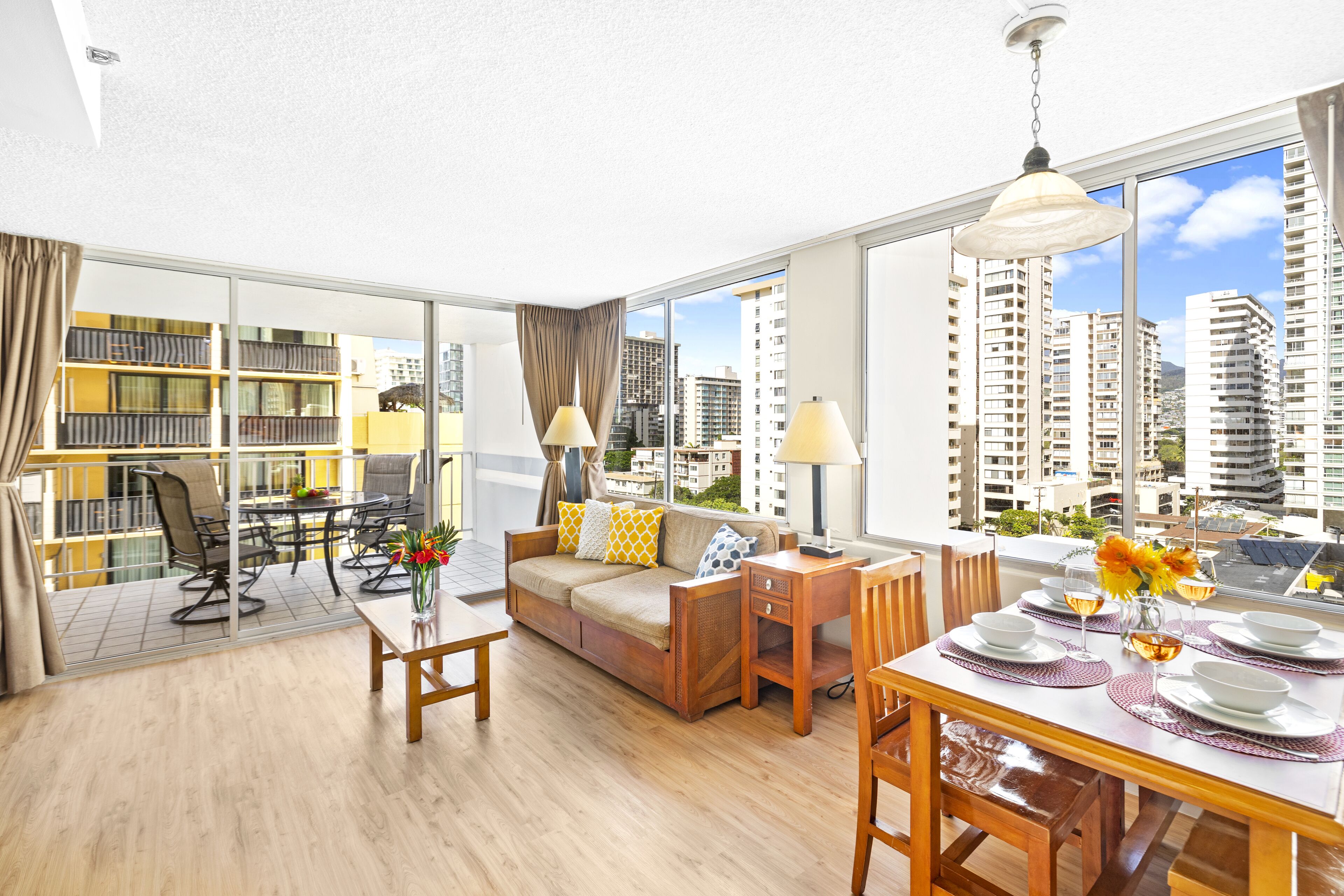 Cozy Apt | 1 Block to the Beach | Wifi