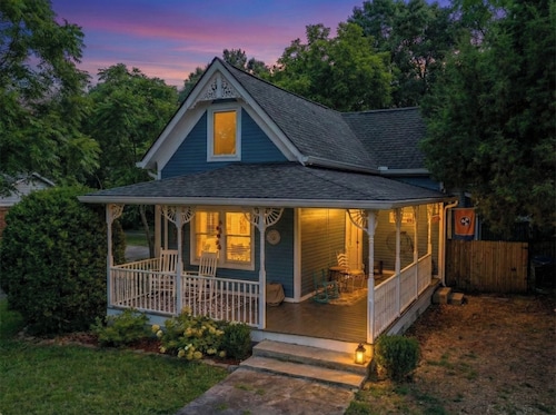 Family And Pet Friendly Bungalow, Kids Corner, Gated Yard And Fire Pit