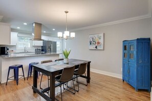 Dining - Nooga Blue Bungalow (Chattanooga)