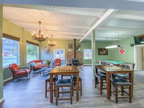 Riverview Clean and Cozy Home by the River - upstairs above office