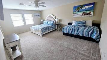 3 chambres, bureau, fer et planche à repasser, lit parapluie