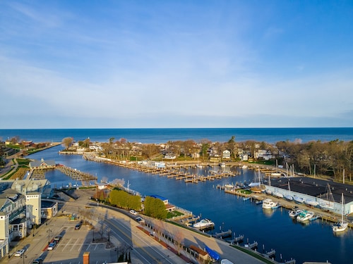Newly Remodeled Apartment in Downtown South Haven
