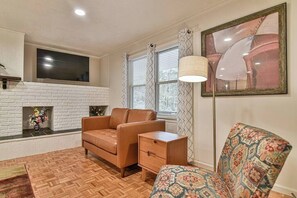 TV, lareira, aparelho de som, escritórios