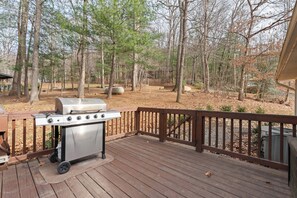 Property grounds - Asheville Haven: Serene 4BR Retreat with Hot Tub (Asheville)
