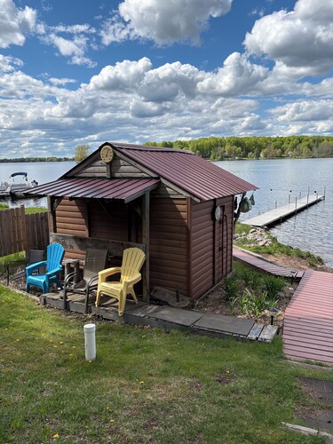 Beautiful Sunset Lake cabin rental