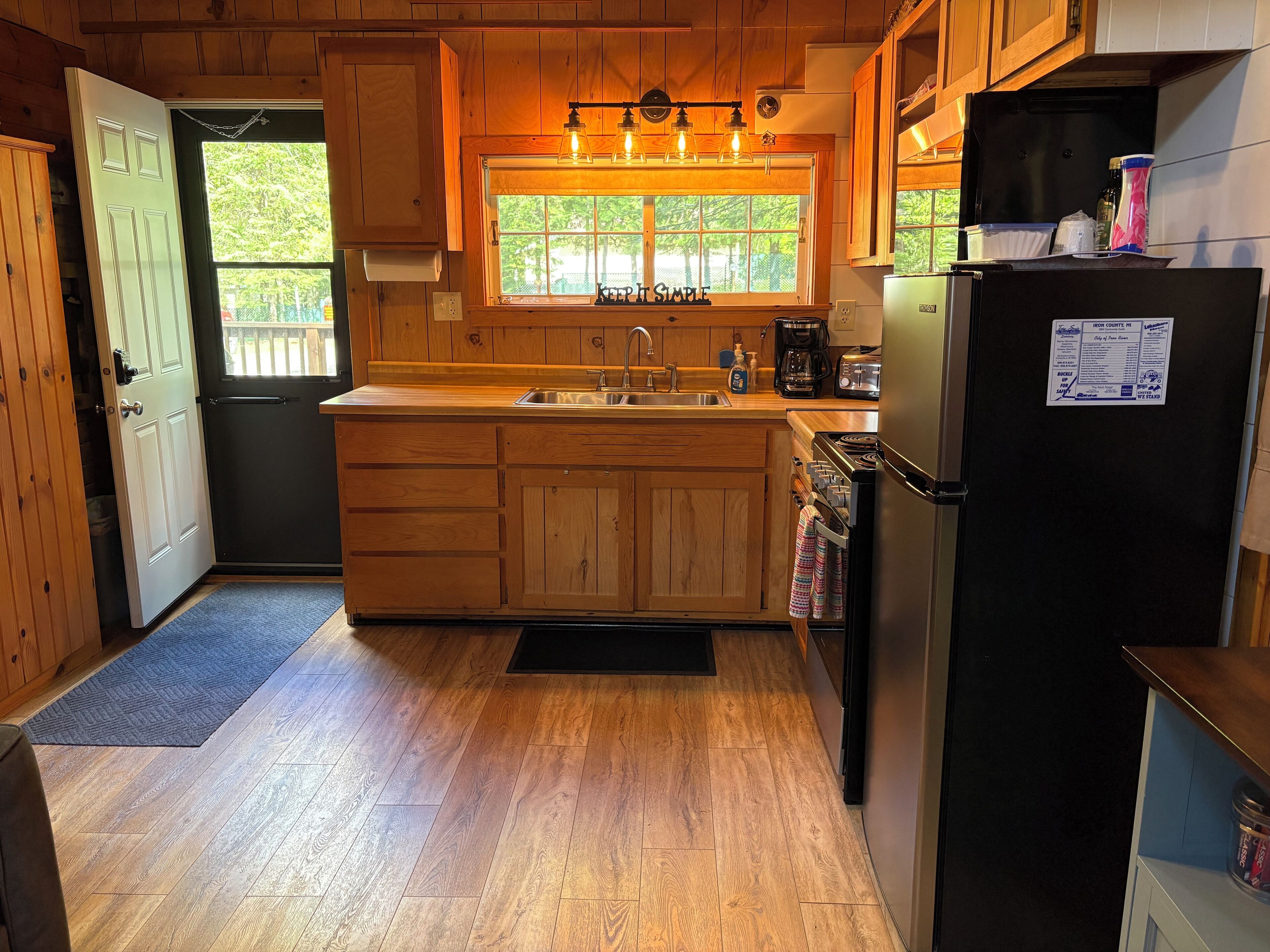 Frigorifero, microonde, forno, piano cottura