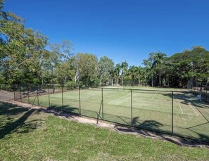 Tennis court - Rainforest Retreat (Nelly Bay)