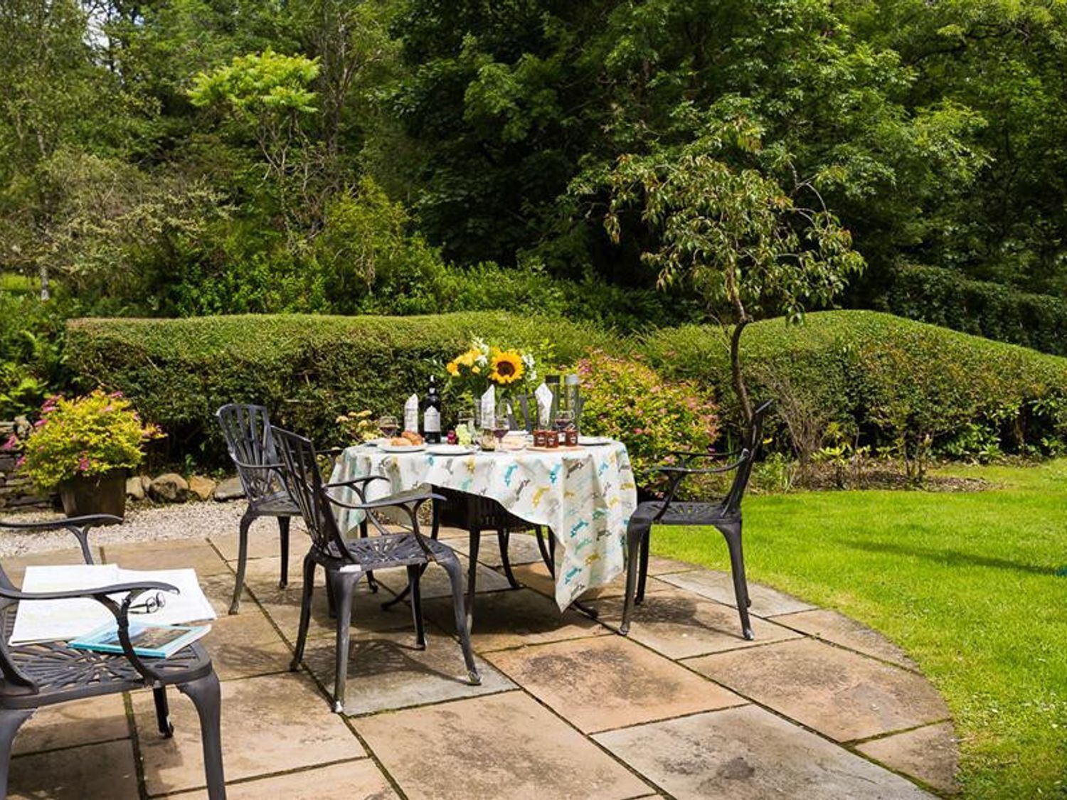 THE OLD POST HOUSE AT LOW STOTT PARK, pet friendly in Newby Bridge