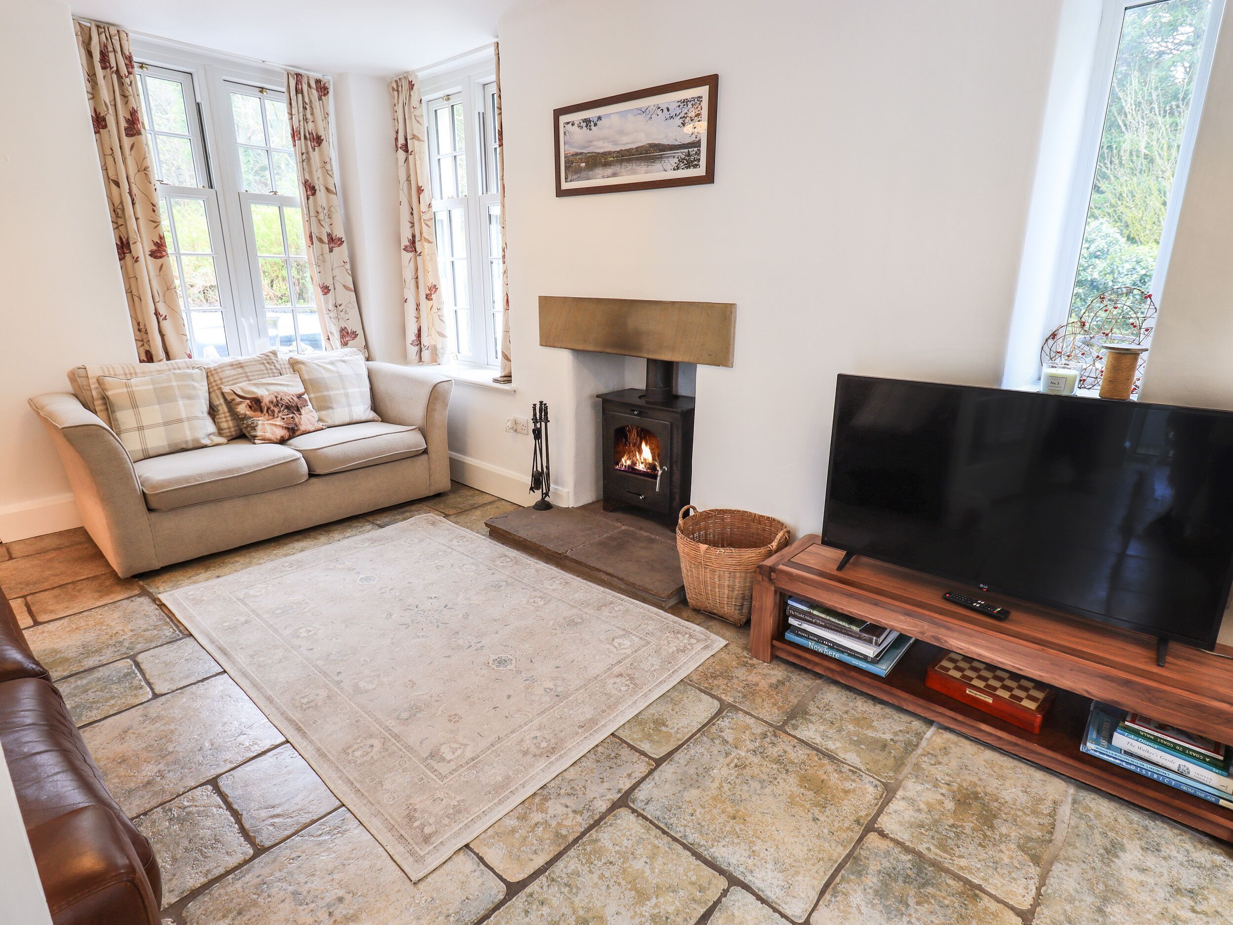 THE OLD POST HOUSE AT LOW STOTT PARK, pet friendly in Newby Bridge