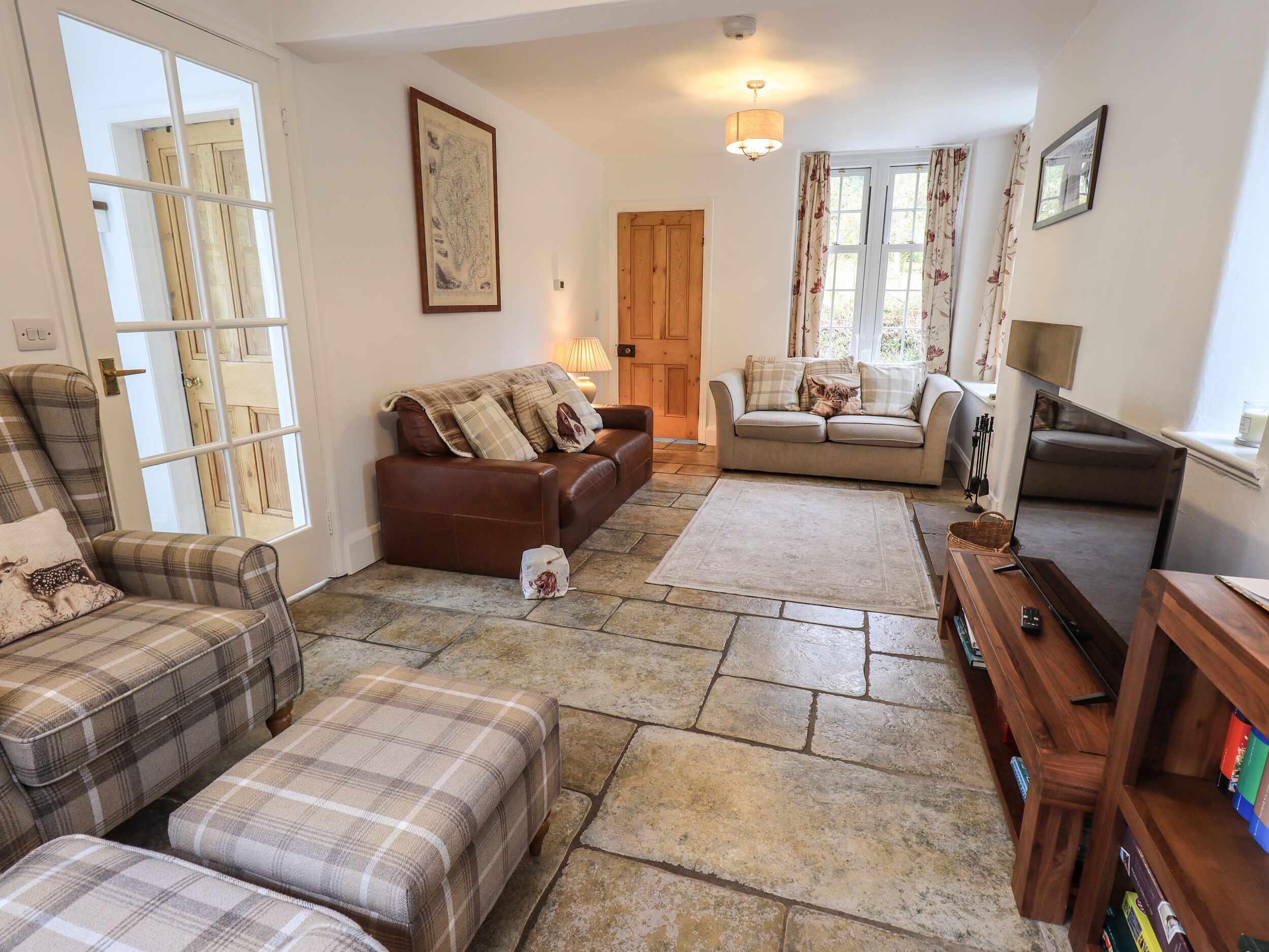 THE OLD POST HOUSE AT LOW STOTT PARK, pet friendly in Newby Bridge