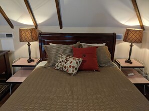 Blackout drapes, iron/ironing board, free WiFi - The Avanti Houses (South Bend)