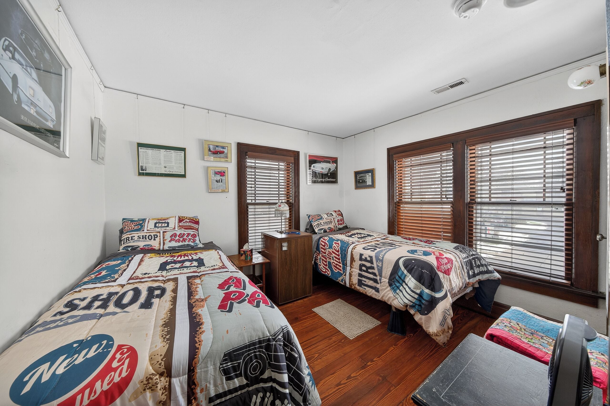 SEATON ROOM - 9 | Blackout curtains, iron/ironing board, free WiFi