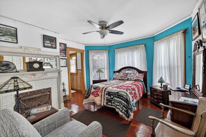VILLA RICA ROOM - 18 | Blackout drapes, iron/ironing board, free WiFi - The Avanti Houses (South Bend)