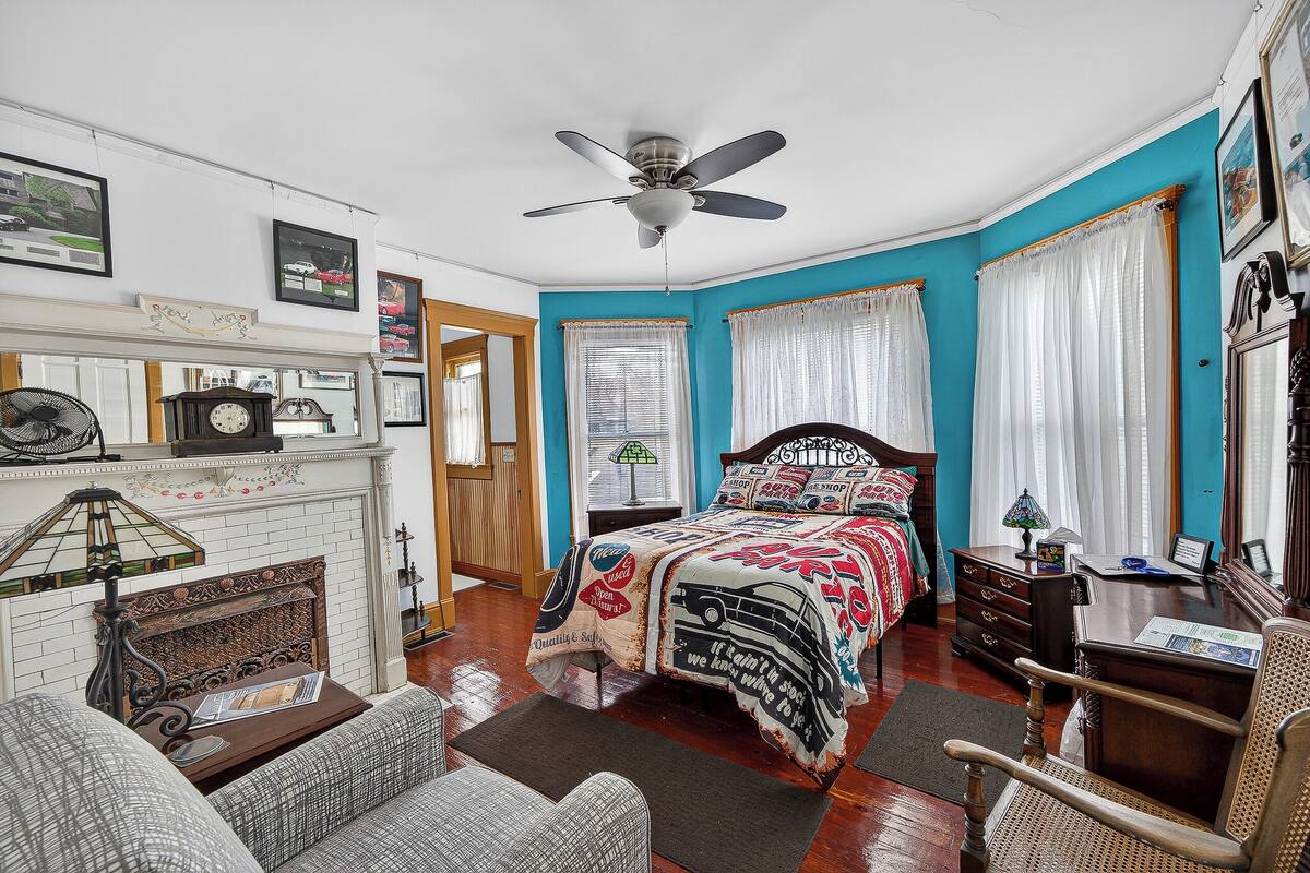 VILLA RICA ROOM - 18 | Blackout curtains, iron/ironing board, free WiFi