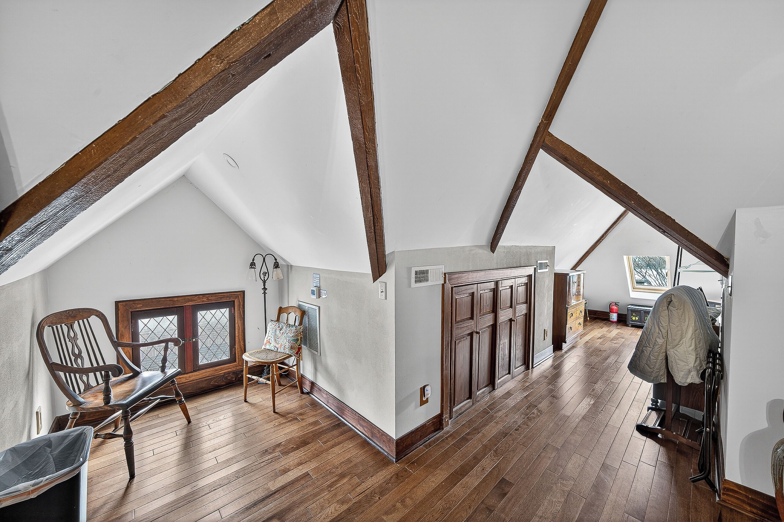 Cortinas blackout, tabla de planchar con plancha y wifi gratis 