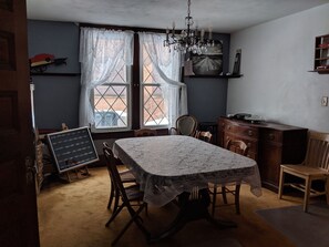 Family dining - The Avanti Houses (South Bend)