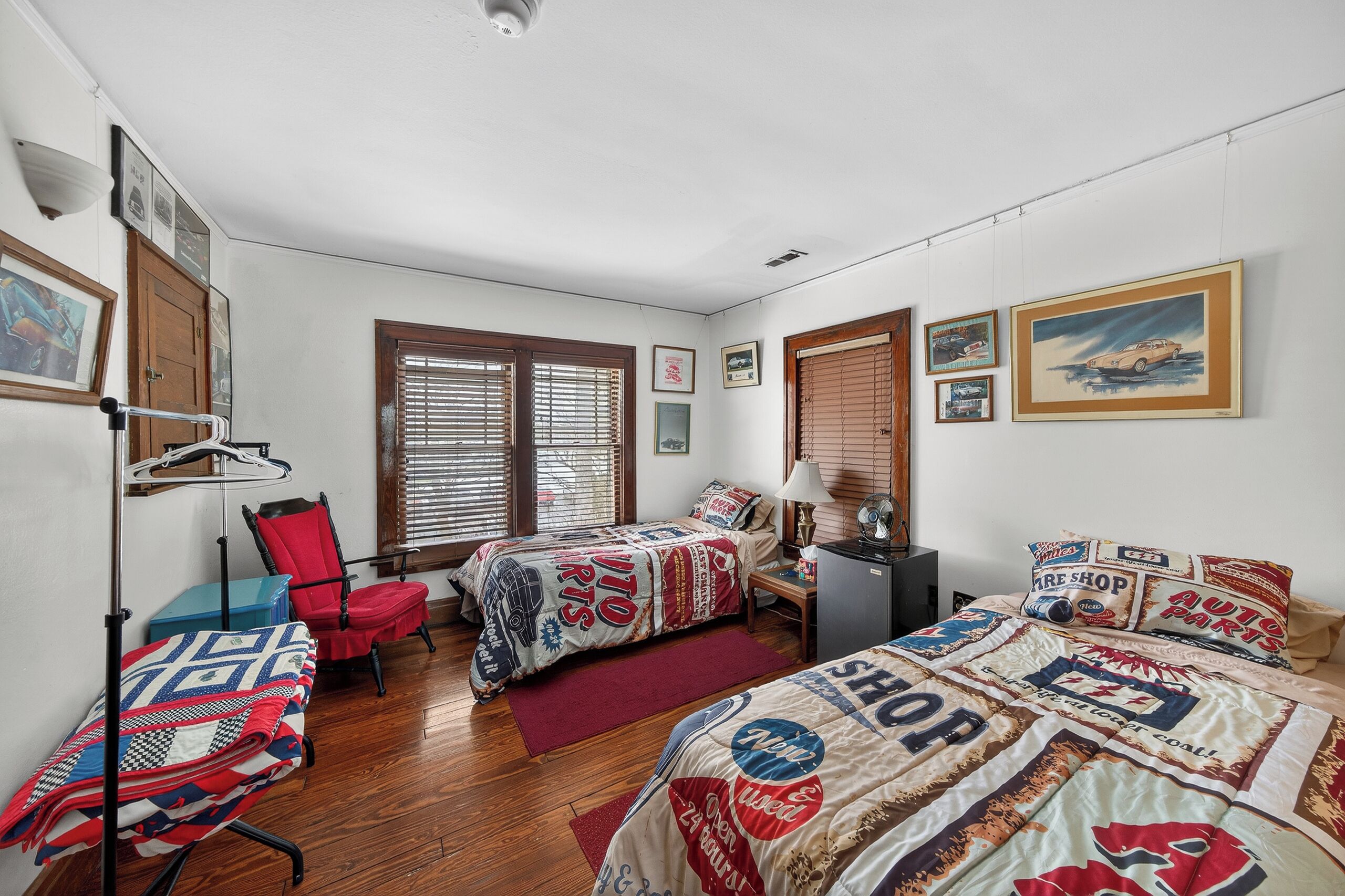 NEWMAN ROOM - 6 | Blackout curtains, iron/ironing board, free WiFi