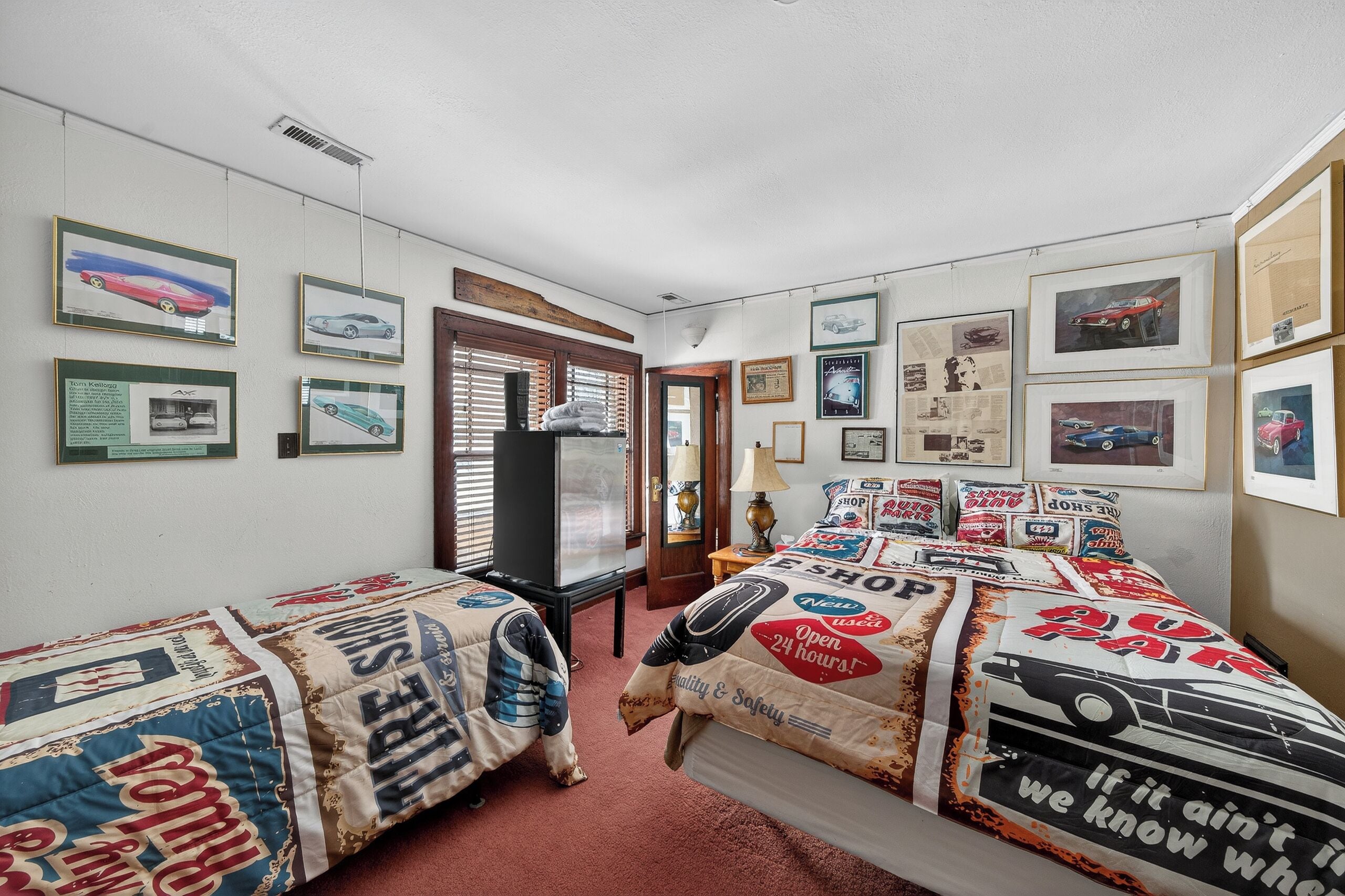 KELLOGG ROOM - 7 | Blackout curtains, iron/ironing board, free WiFi