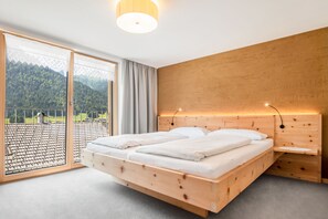 1 bedroom, travel cot, WiFi, bed sheets - Room Freude (1-2 persons) - Moosbrugger Rosmarie - Haus WohlSEIN (Schoppernau)