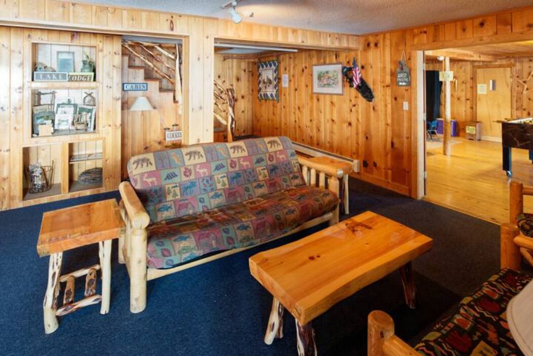 Elbow Lake Lodge: Eagles Nest Studio Suite