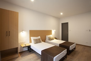 Premium bedding, in-room safe, rollaway beds, free WiFi