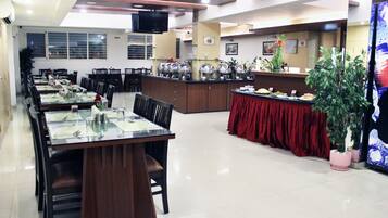 Tägliches Frühstücksbuffet (150 INR pro Person)