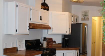 Quiet Family Friendly Home on Gravel Road --- 25 min from Lake Huron