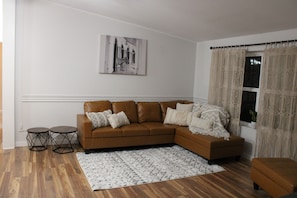 Fireplace - Quiet Family Friendly Home on Gravel Road --- 25 min from Lake Huron (Snover)