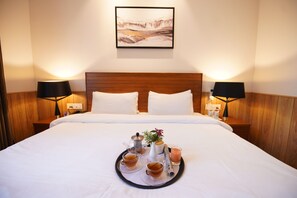 4 bedrooms, desk, iron/ironing board, free WiFi