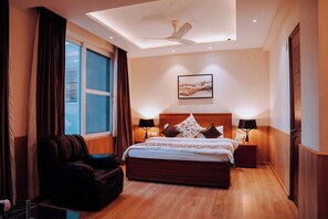 4 habitaciones, escritorio, tabla de planchar con plancha y wifi gratis 