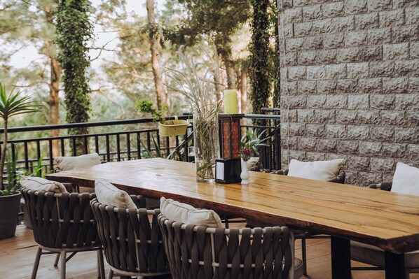 Outdoor dining