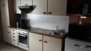 Kühlschrank, Mikrowelle, Ofen, Geschirrspüler