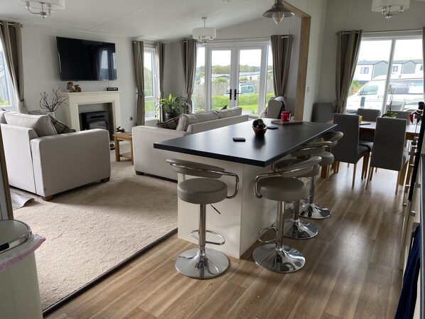 Dining - Brand new 2021 Lodge - private access to the coastal path (Bude)