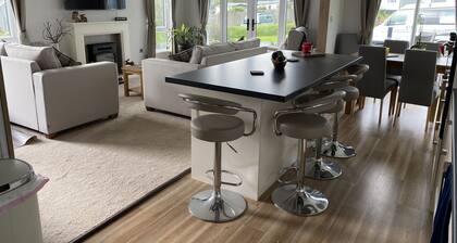 Brand new 2021 Lodge - private access to the coastal path