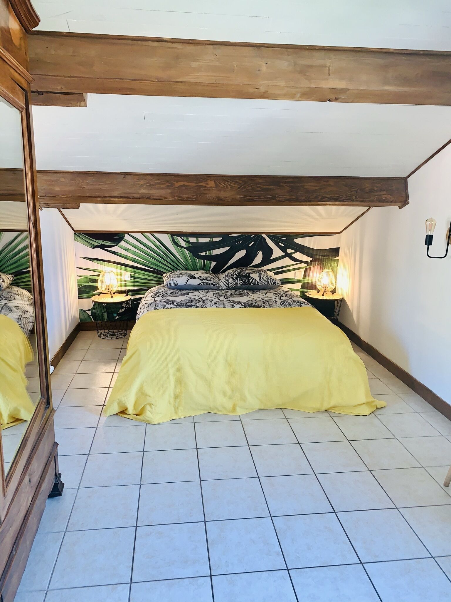 4 habitaciones, tabla de planchar con plancha y cuna de viaje 