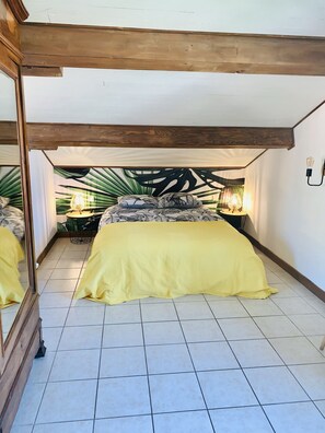 4 chambres, fer et planche à repasser, lit parapluie, Wi-Fi gratuit