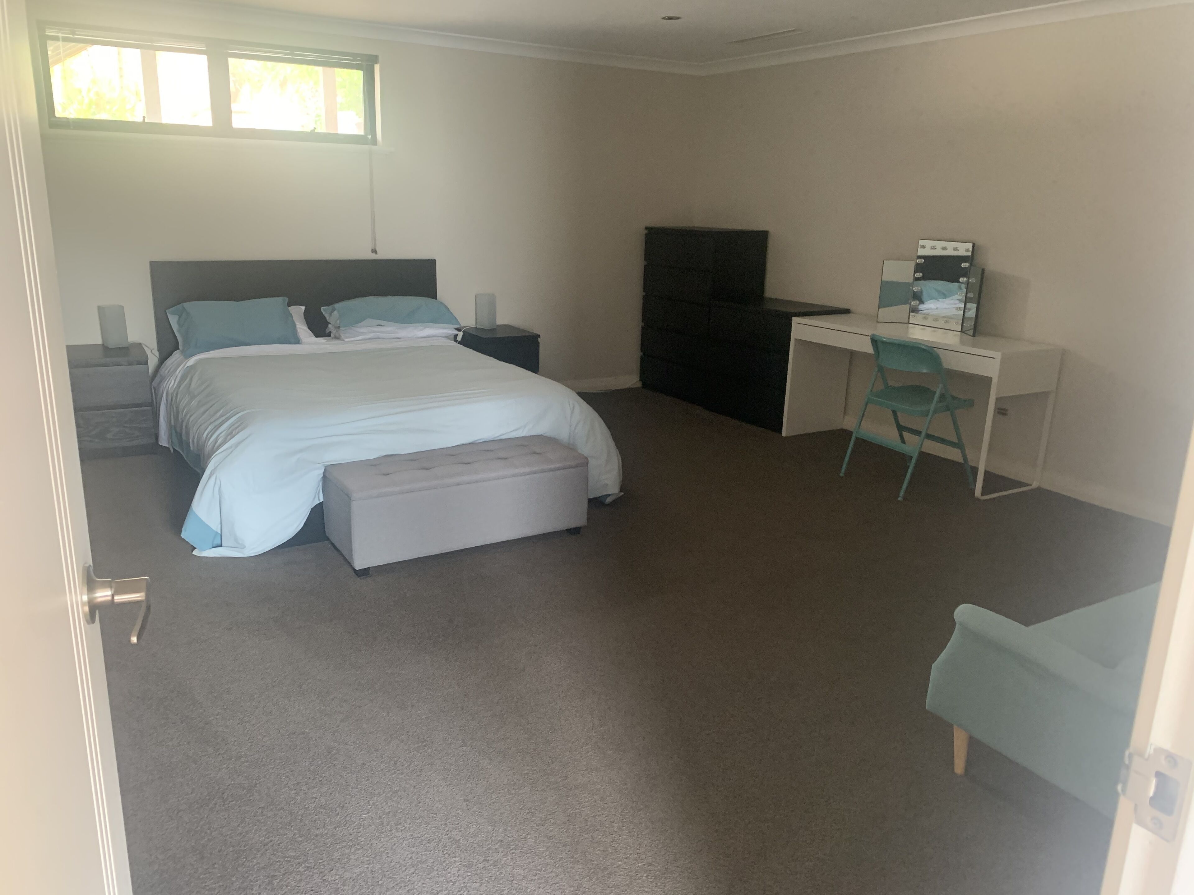 2 Storey, 1 bed accomodation close to local amenities.