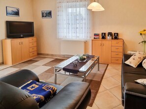 TV - Laura - Holiday apartments Wiek, FW Laura and Johanna (Wiek)