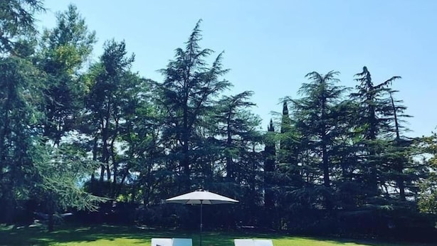Seasonal outdoor pool, pool umbrellas, pool loungers - La Chapelle aux Acacias (Caucalières)